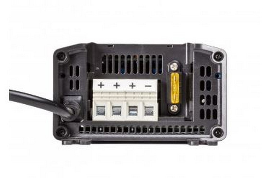 Victron Blue Smart IP22 Acculader 12/30 (3) CEE 7/7