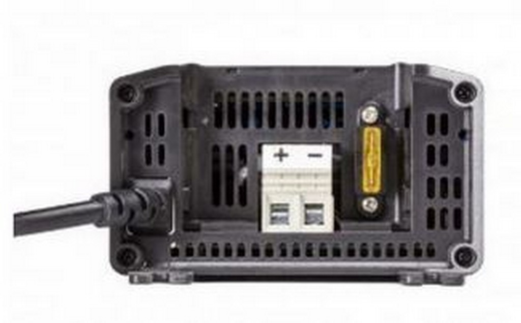 Victron Blue Smart IP22 Acculader 24/16 (1) UK BS1363